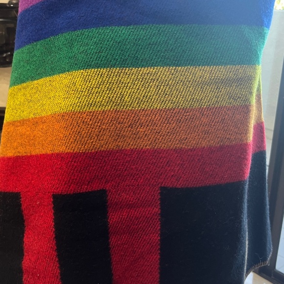 New Burberry Cape GBLT Edition - Picture 5 of 9